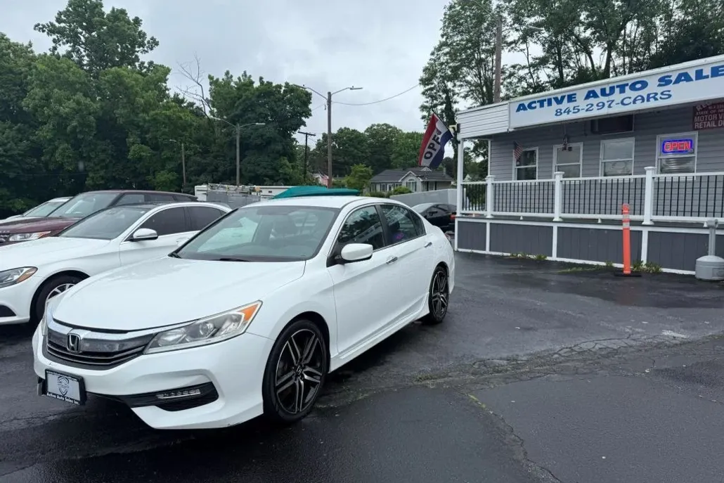 2017 Honda Accord Sport photo 1