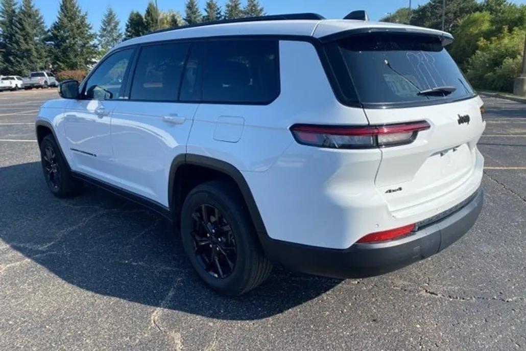 2024 Jeep Grand Cherokee Altitude photo 1