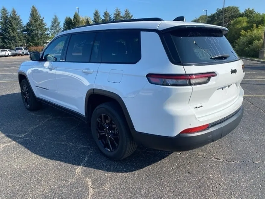 2024 Jeep Grand Cherokee Altitude photo 1