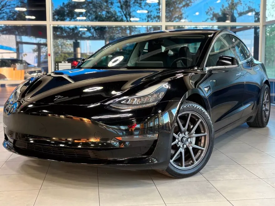2018 Tesla Model 3 Long Range photo 1