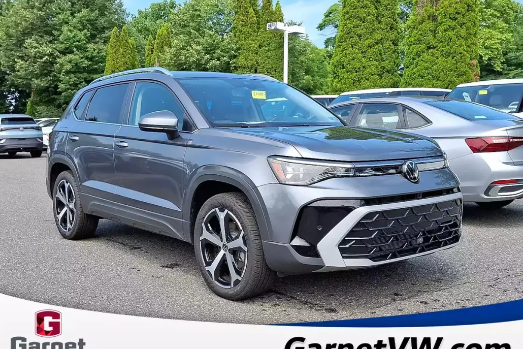 2025 Volkswagen Taos SEL photo 1