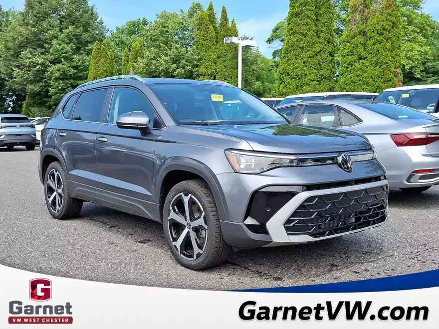 2025 Volkswagen Taos SEL photo 1