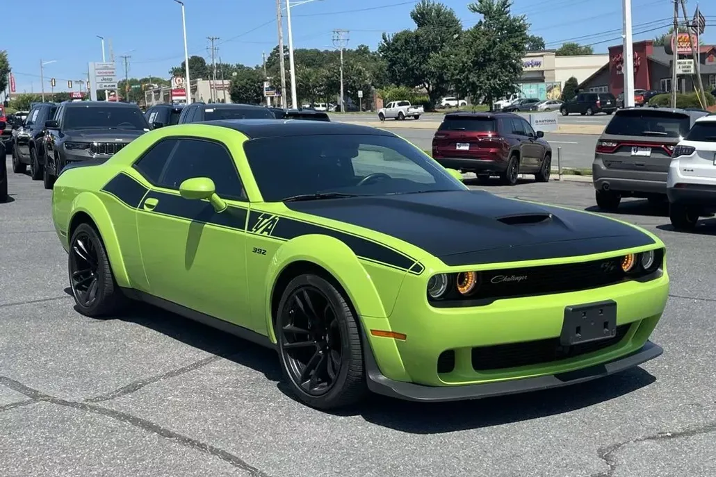 2023 Dodge Challenger R/T Scat Pack Widebody photo 1