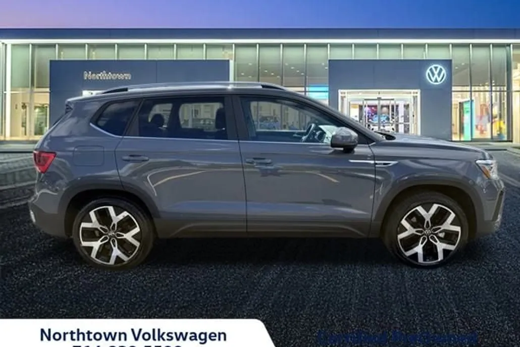 2022 Volkswagen Taos SEL photo 1