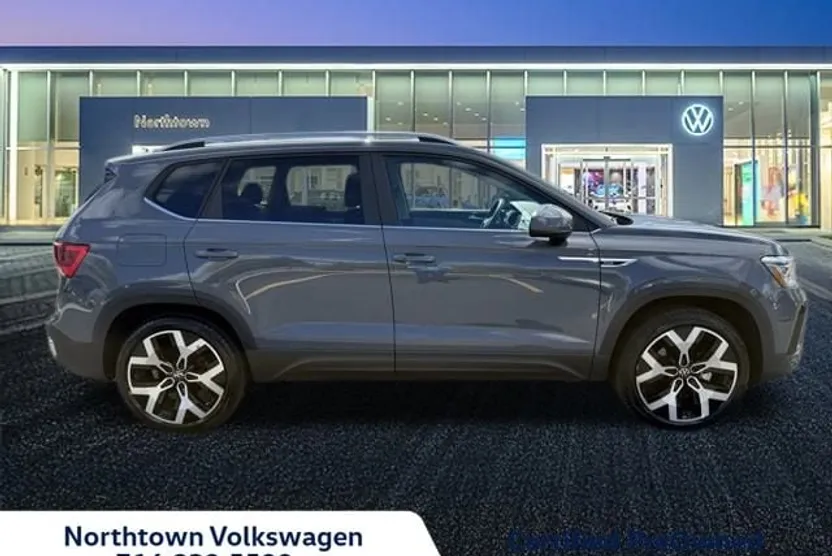 2022 Volkswagen Taos SEL photo 1
