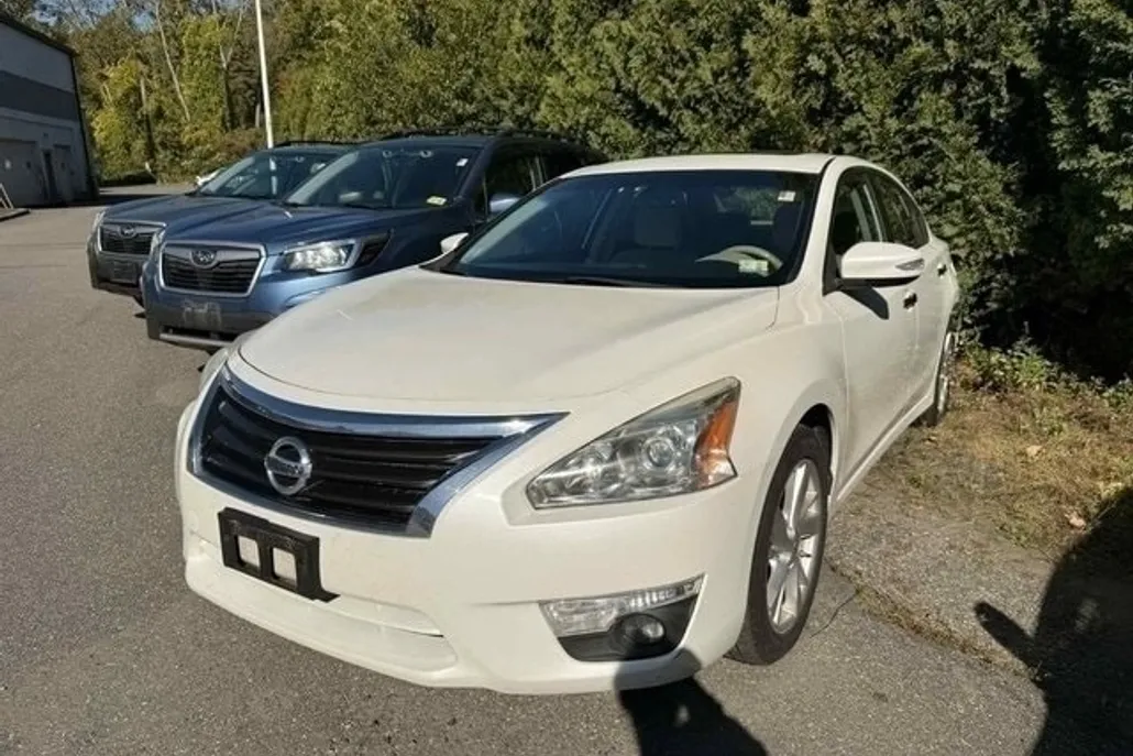 2014 Nissan Altima 2.5 SV photo 1