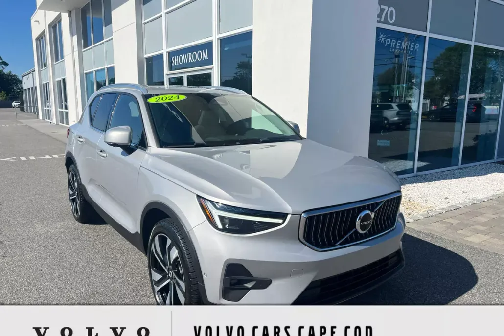 2024 Volvo XC40 Plus photo 1