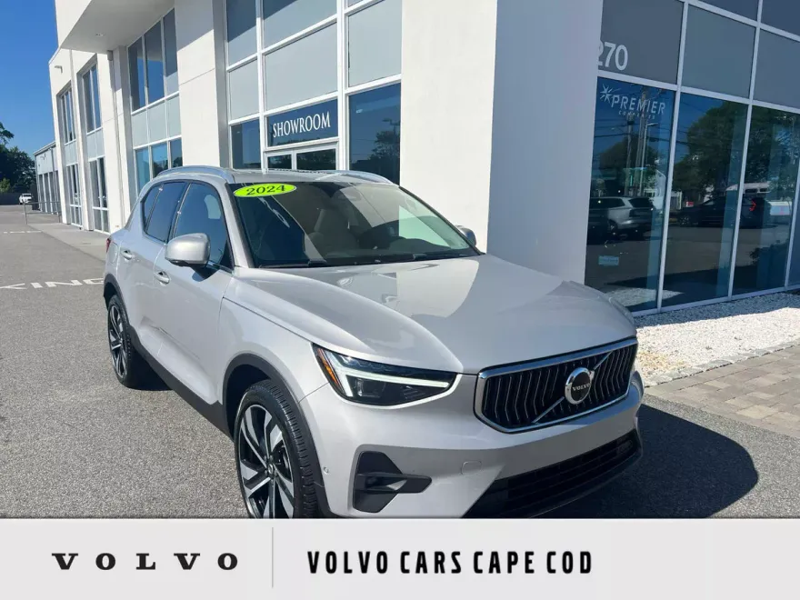 2024 Volvo XC40 Plus photo 1