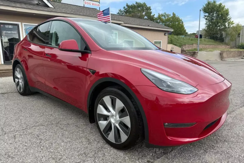 2023 Tesla Model Y Long Range photo 1