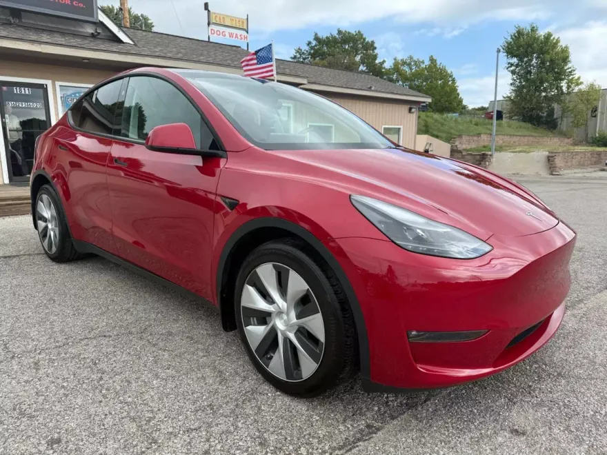 2023 Tesla Model Y Long Range photo 1