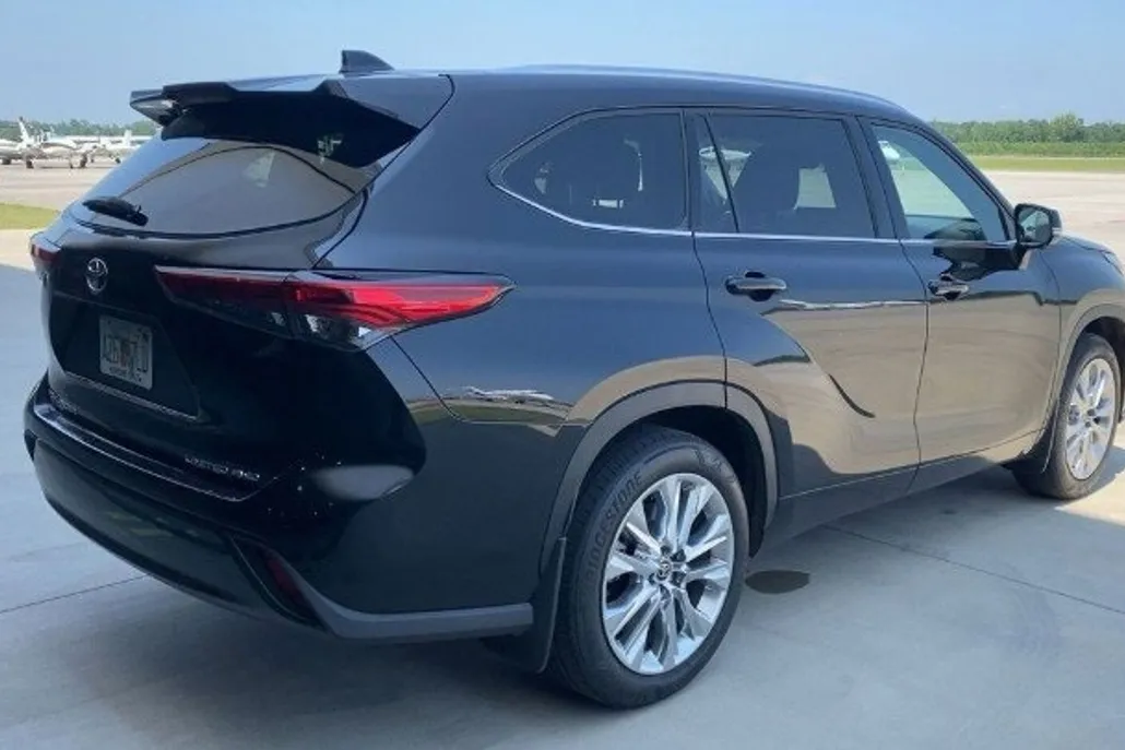 2023 Toyota Highlander Limited photo 1