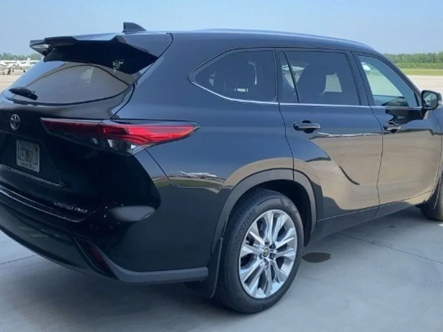 2023 Toyota Highlander Limited photo 1