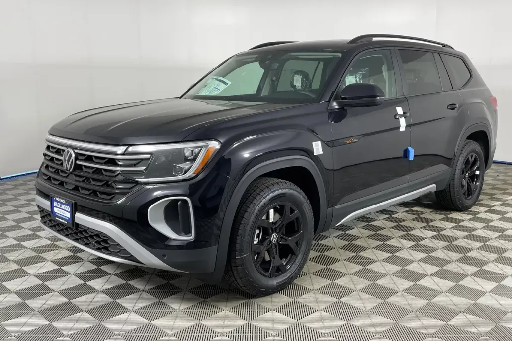 2025 Volkswagen Atlas Peak Edition SE photo 1