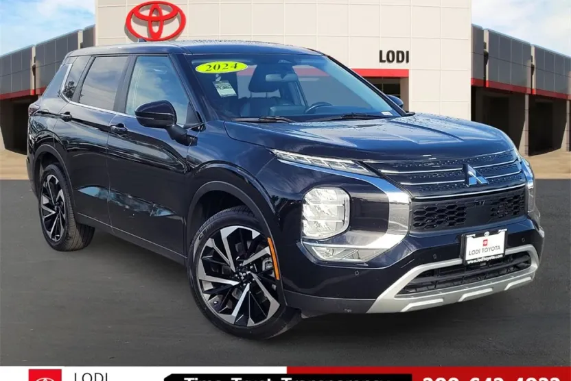 2024 Mitsubishi Outlander SE photo 1