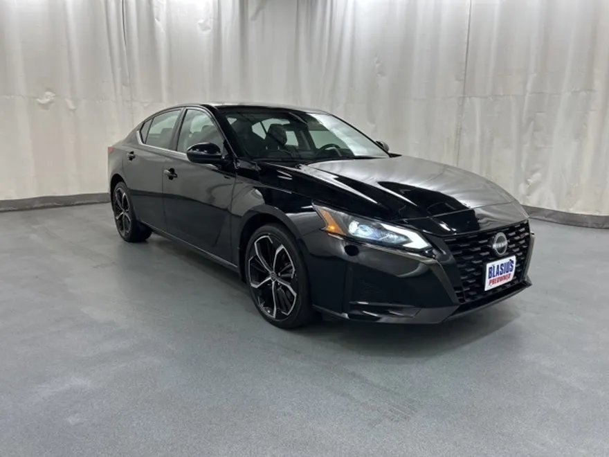 2023 Nissan Altima 2.5 SR photo 1