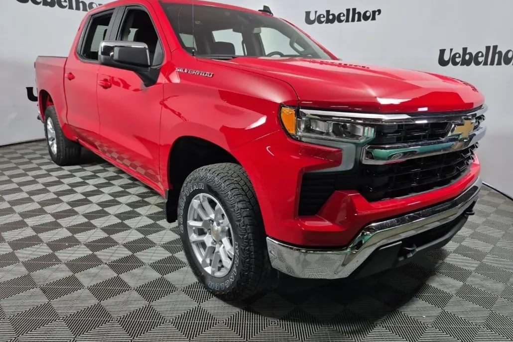 2026 Chevrolet Silverado 1500 LT photo 1