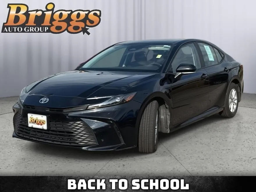 2025 Toyota Camry SE photo 1