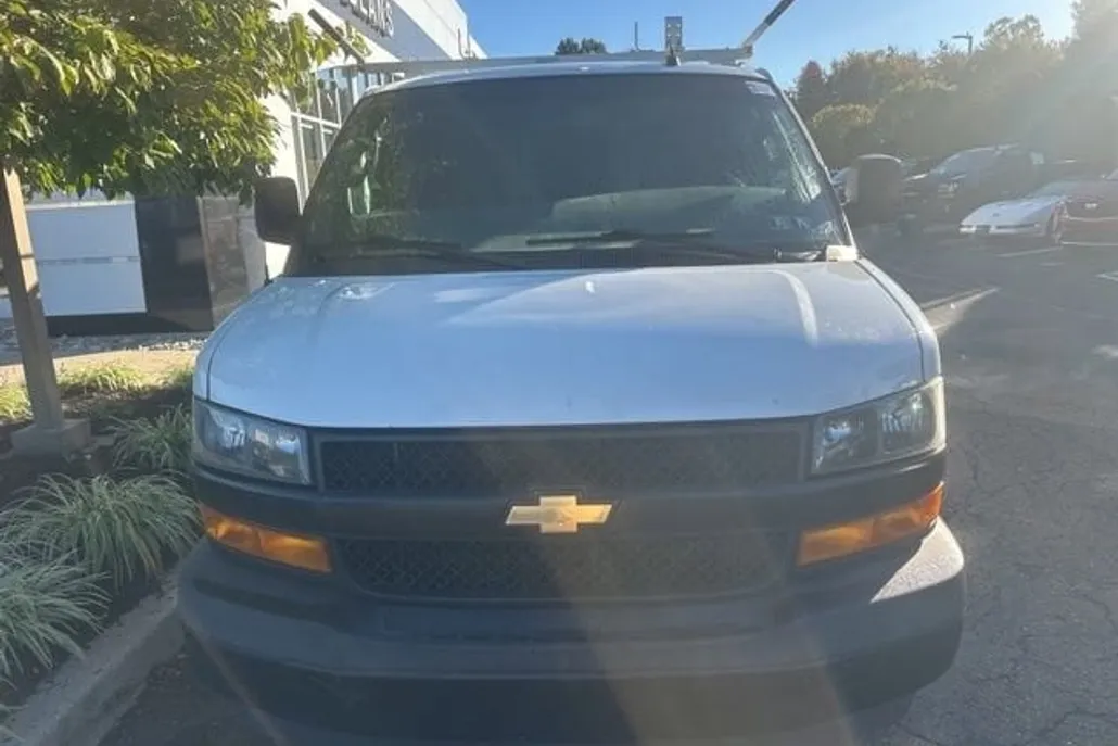 2018 Chevrolet Express 2500 Work Cargo Van photo 1