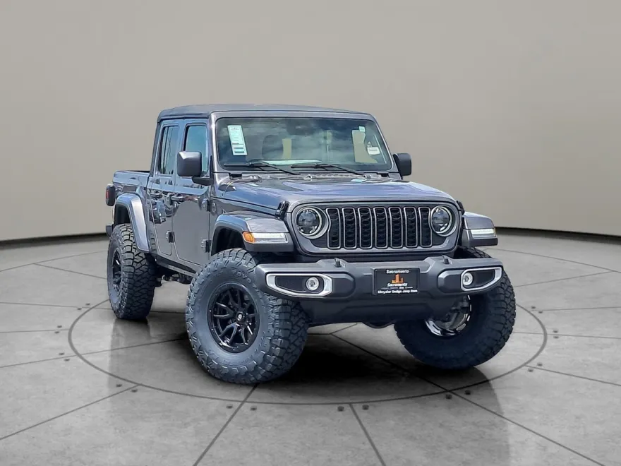 2025 Jeep Gladiator Sport S photo 1