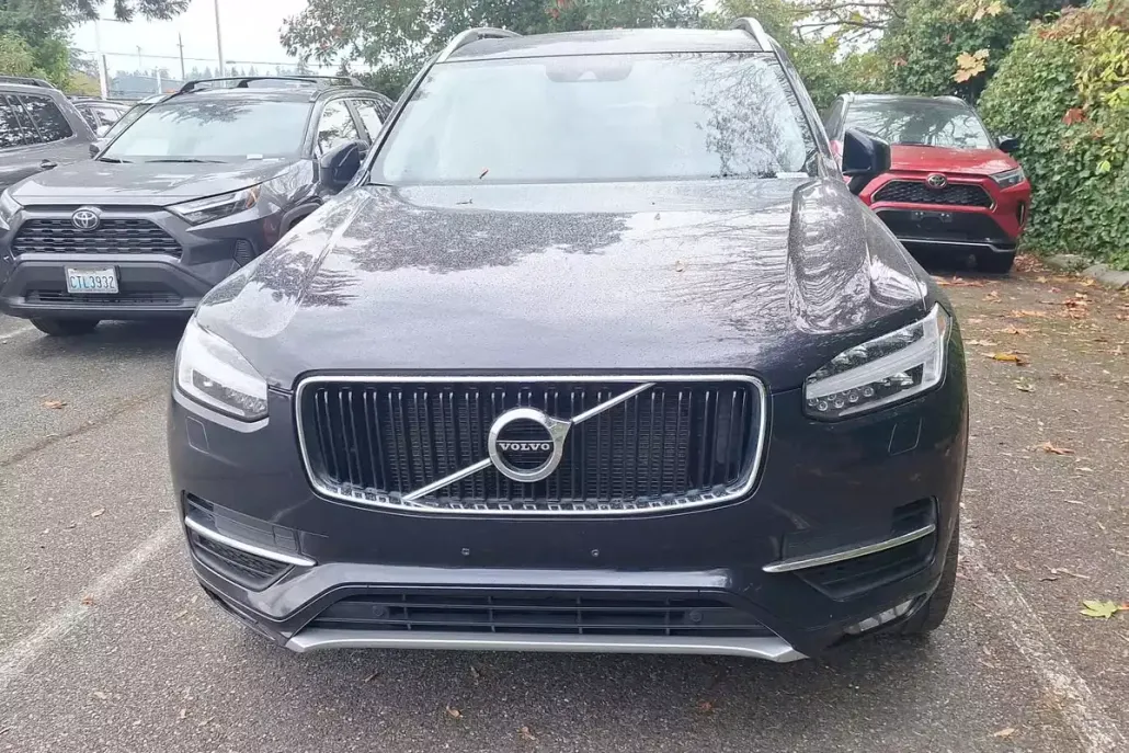 2016 Volvo XC90 T6 Momentum photo 1