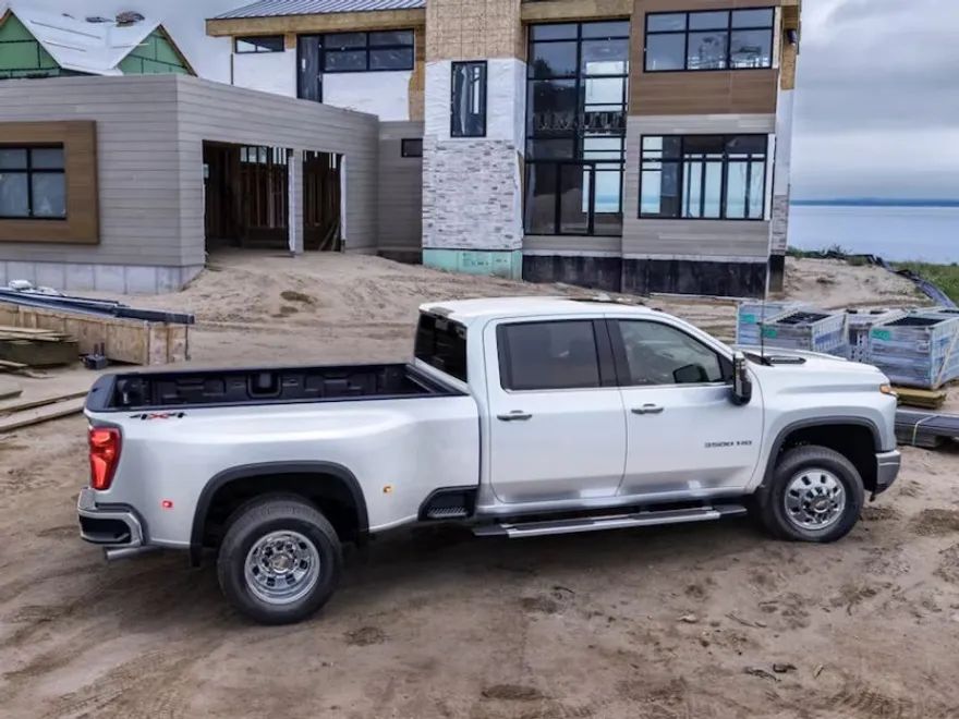 2025 Chevrolet Silverado 3500HD LT photo 1