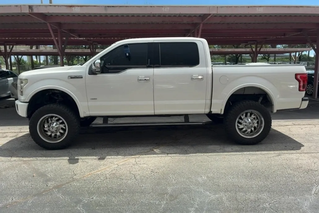 2016 Ford F-150 Platinum photo 1