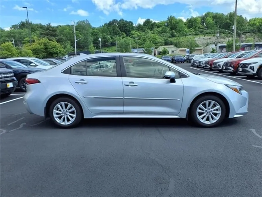 2024 Toyota Corolla Hybrid LE photo 1