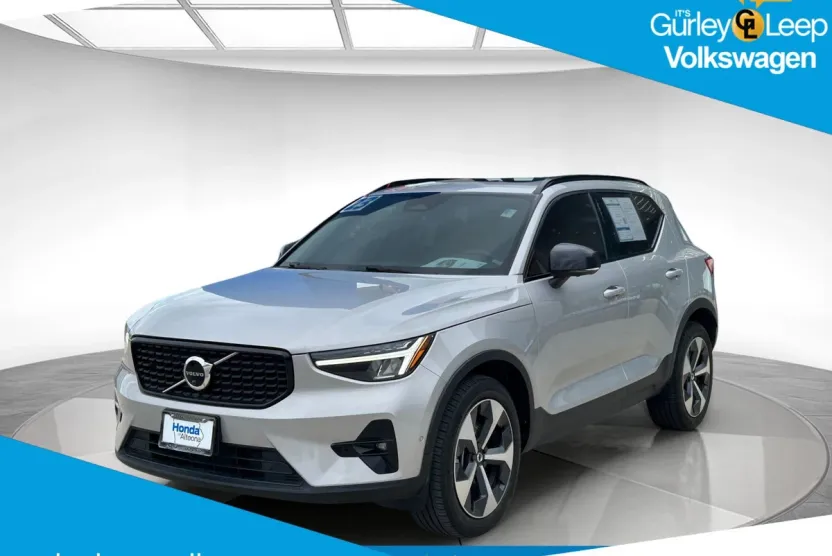 2023 Volvo XC40 Ultimate photo 1