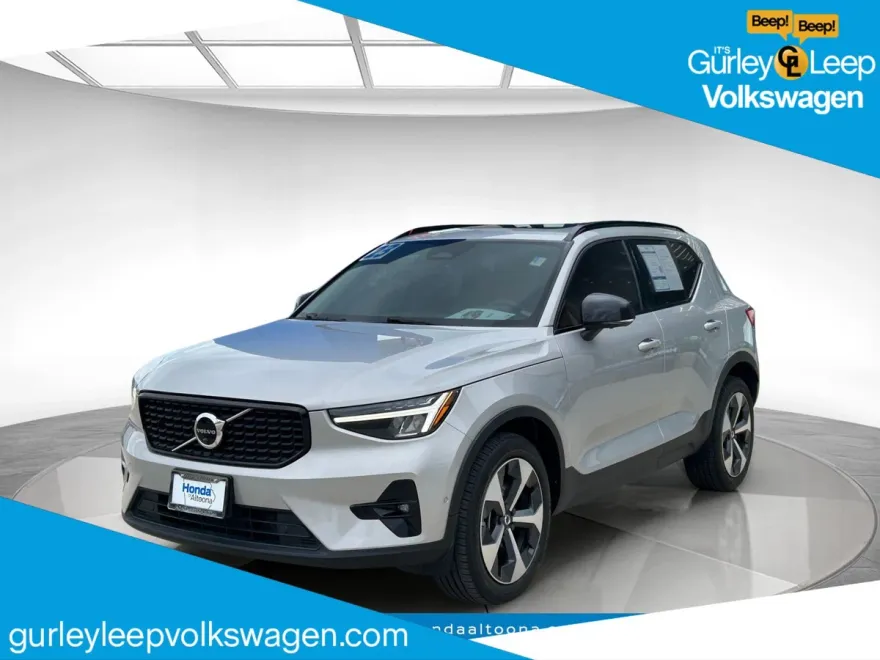 2023 Volvo XC40 Ultimate photo 1