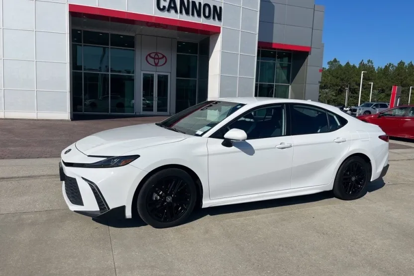 2025 Toyota Camry photo 1