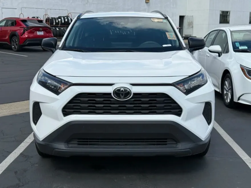 2021 Toyota RAV4 LE photo 1