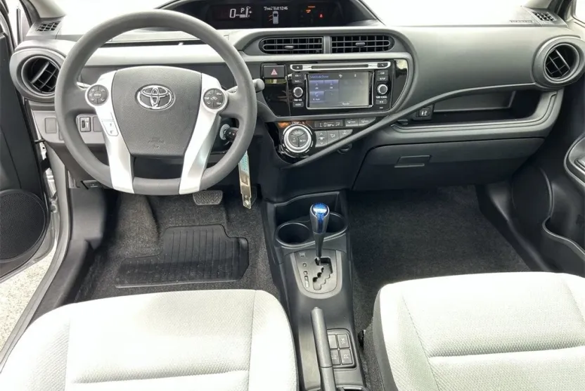 2016 Toyota Prius C Four photo 1