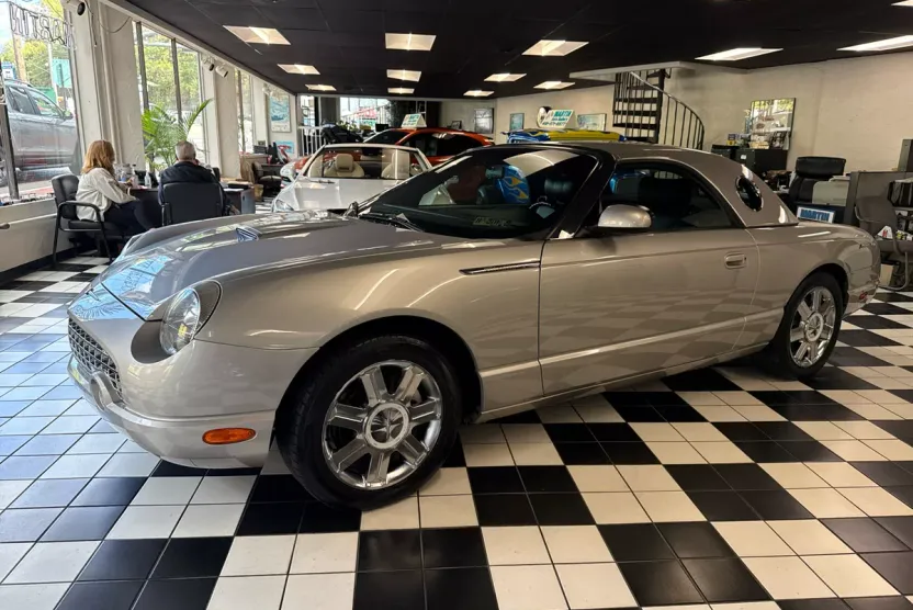 2005 Ford Thunderbird Deluxe photo 1