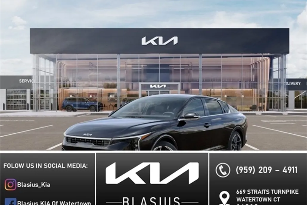 2025 Kia K4 GT-Line photo 1