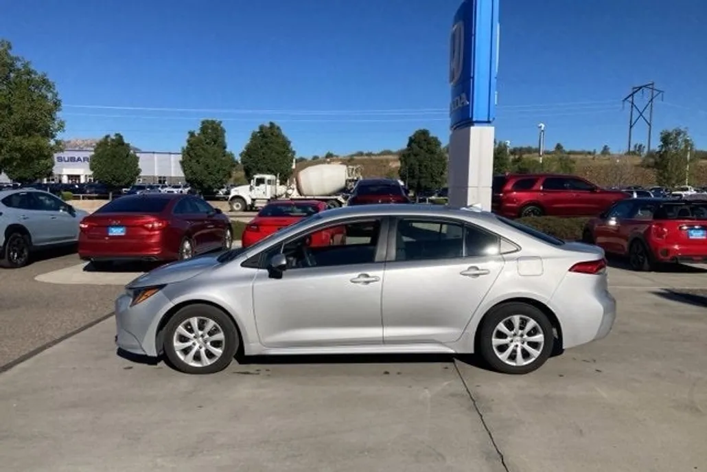 2024 Toyota Corolla LE photo 1