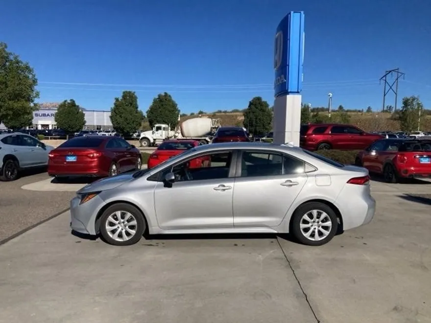 2024 Toyota Corolla LE photo 1