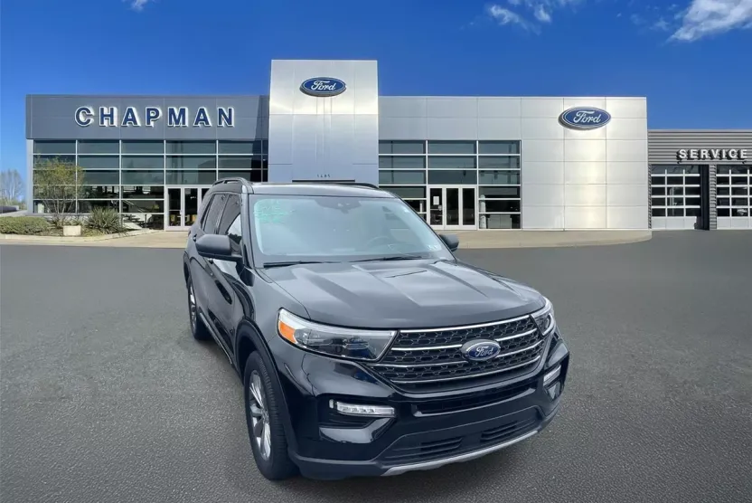 2023 Ford Explorer XLT photo 1