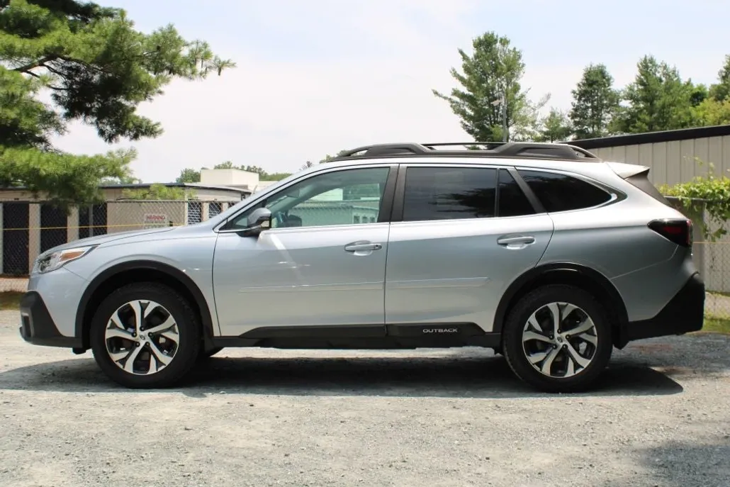 2022 Subaru Outback Limited photo 1