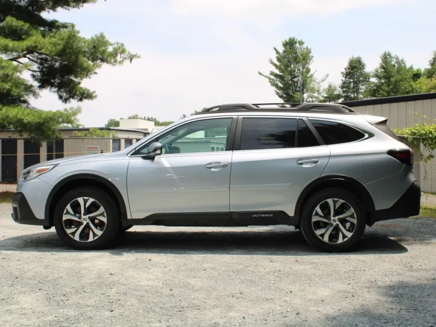 2022 Subaru Outback Limited photo 1
