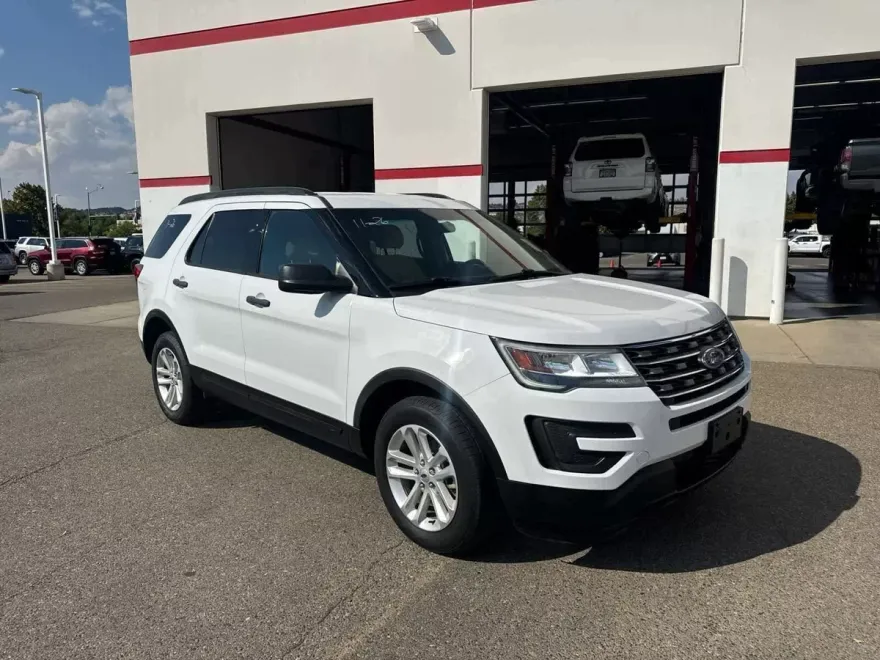 2017 Ford Explorer Base photo 1