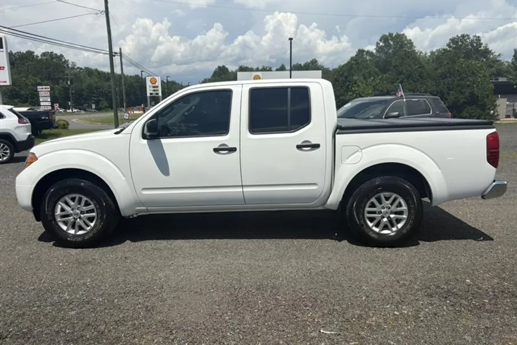 2015 Nissan Frontier SV photo 1