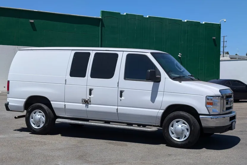 2014 Ford E-250 Cargo photo 1