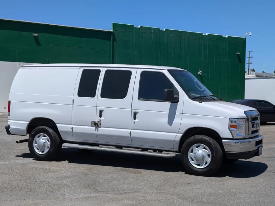 2014 Ford E-250 Cargo photo 1