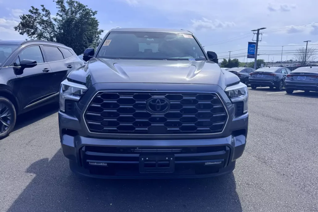 2025 Toyota Sequoia Platinum photo 1