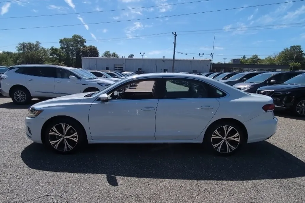 2021 Volkswagen Passat 2.0T SE photo 1