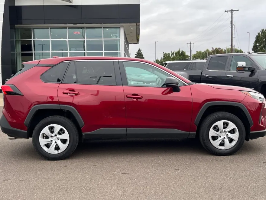2024 Toyota RAV4 LE photo 1