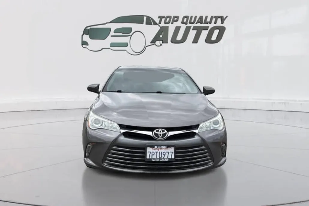 2016 Toyota Camry XLE photo 1