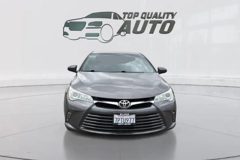 2016 Toyota Camry XLE photo 1