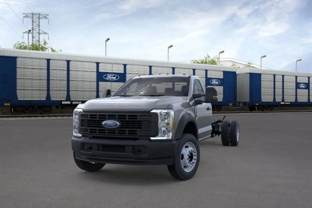 2025 Ford F-550 photo 1