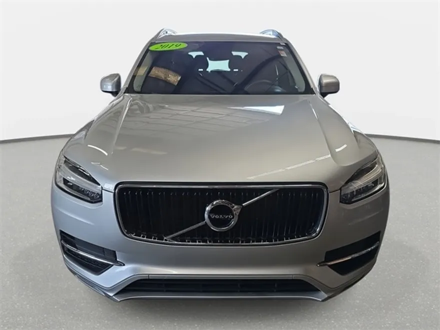 2019 Volvo XC90 T6 Momentum photo 1